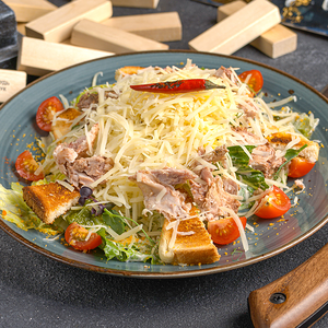 Цезарь с рваной свининой 280 гр