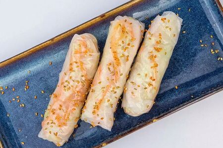 Спринг ролл с курицей и ореховым соусом