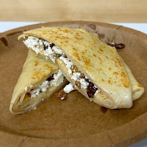 Блин с творогом и изюмом