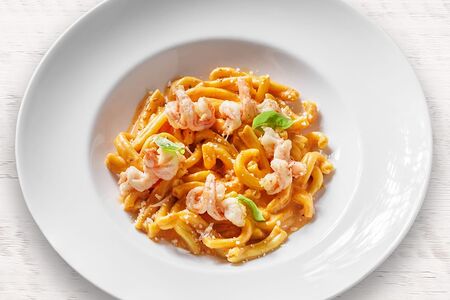 Паста Казаречче с креветками фарфалле 