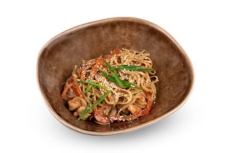 Сливочный Wok с креветками и лососем