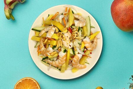 Манго и креветки