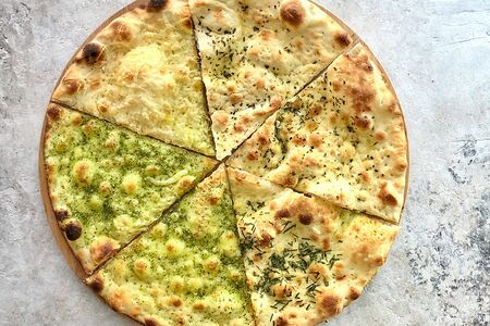 Фокачча с пармезаном и песто