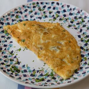 Омлет с говядиной, грибами и сыром