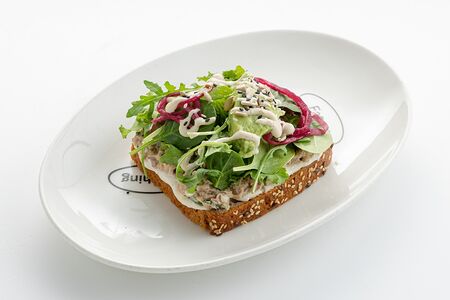 Тост с рийетом из тунца на безглютеновом хлебе