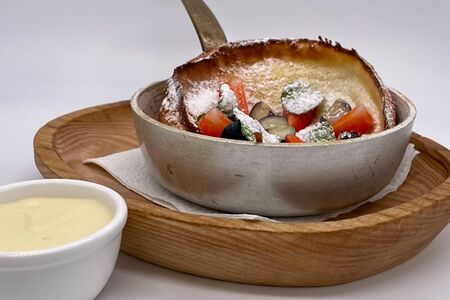 Голландский блин с ванильным соусом