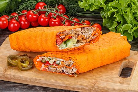 Шаурма куриная в сырном лаваше 