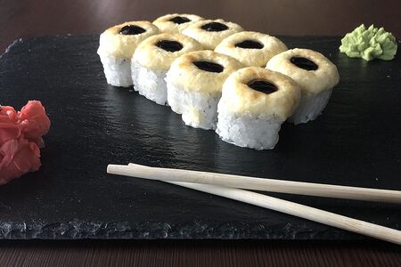 Запеченный ролл с курицей терияки