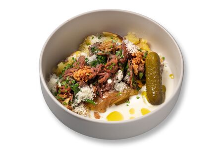 Печеный картофель с говяжьими щечками