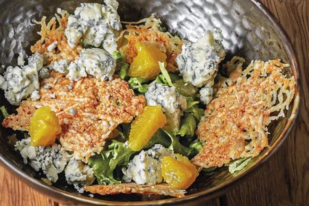 Салат с грушей и сыром