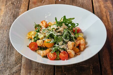 Салат с рукколой и креветками