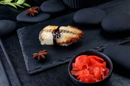 Суши с угрём