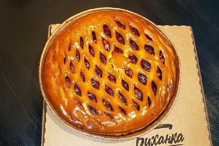 Пирог с брусникой и яблоком