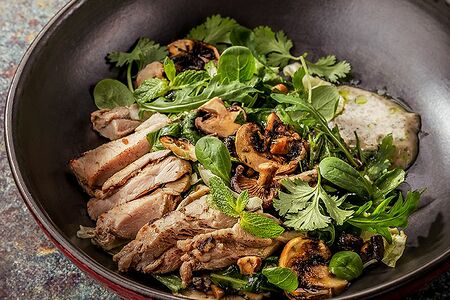 Салат с индейкой гриль