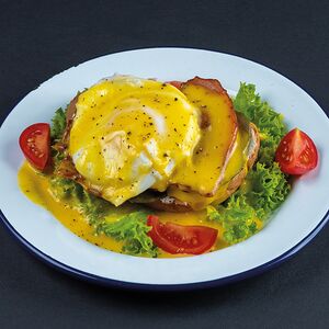 Բենեդիկտ բեկոնով և ավոկադոյով