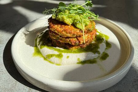 Кабачковые оладьи с веганской сметаной