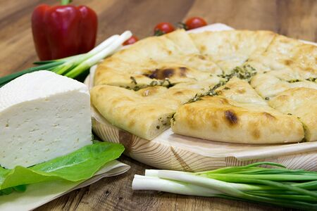 Пирог с сыром и зеленым луком