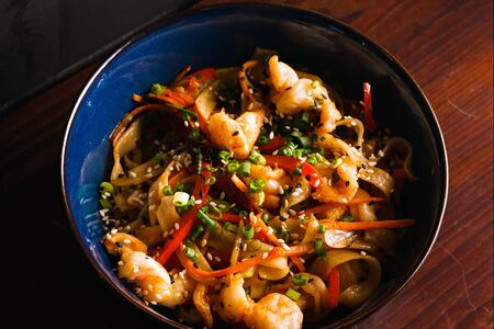 Лапша с тигровой креветкой