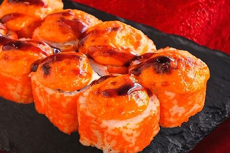 Запеченный ролл с лососем и снежным крабом