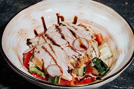 Карпаччо из подкопчённой индейки с овощами