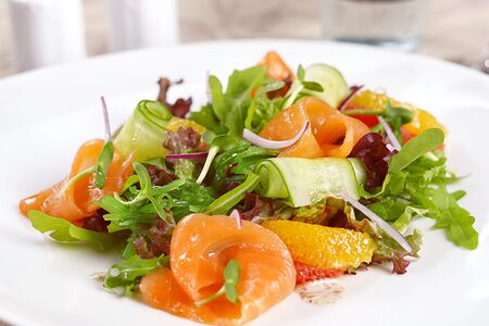 Салат с форелью домашнего посола и ореховым соусом