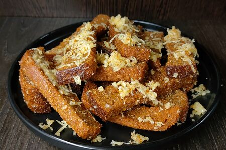 Фирменные чесночные гренки с сыром