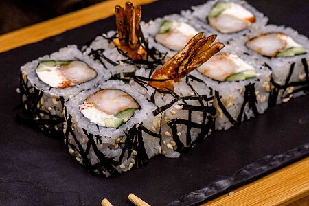 Ролл с креветкой в кляре