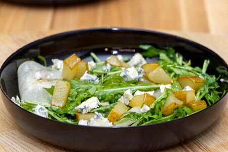 Салат с грушей