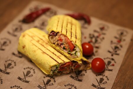 Шаверма в сырном лаваше