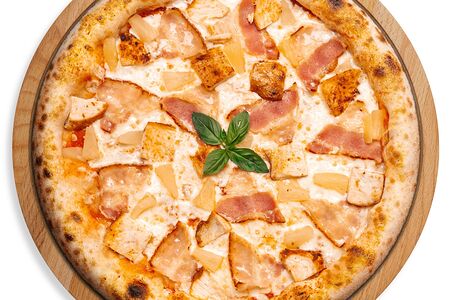 Пицца с курицей су-вид, ананасом и беконом