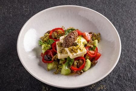 Греческий салат с адыгейским сыром