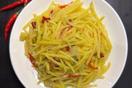 Салат из полусырого картофеля