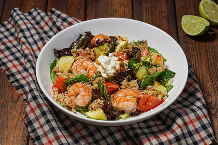 Салат с тигровыми креветками