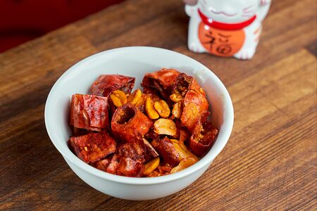 Арахис жареный с чипсами чили