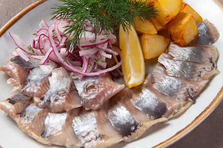 Сельдь с отварным картофелем