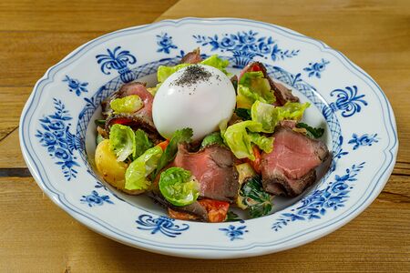 Салат с ростбифом