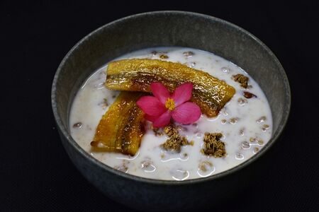 Granola с карамелизированным бананом