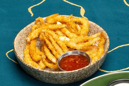 Щупальца кальмара с соусом сладкий чили