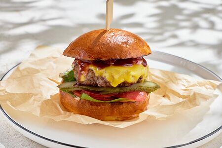 Бургер с мраморной говядиной
