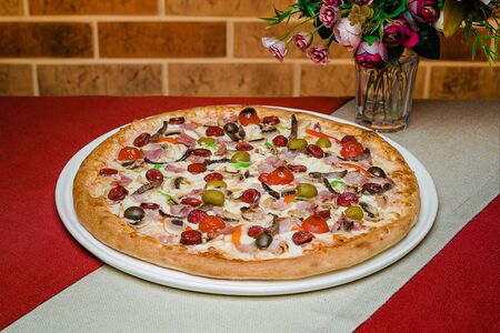 Пицца Мясная на толстом тесте