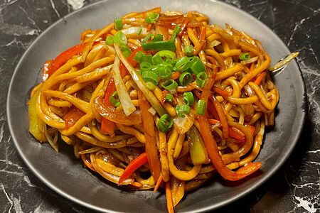 C6 Жареная лапша с овощами