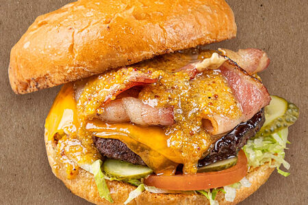 Классический бургер с говяжьей котлетой