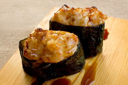 Суши запечённые с угрём