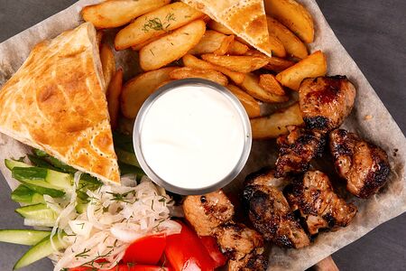 С гарниром из свинины на углях