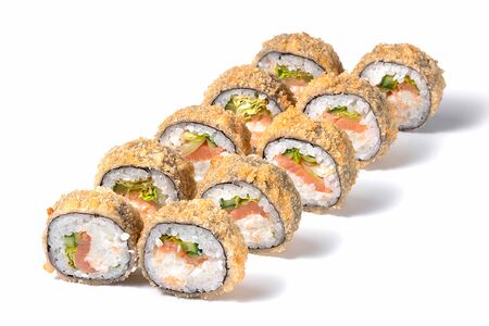 Жареный ролл с лососем кунцей