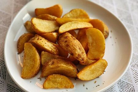 Картошка дольки в кожуре по деревенски