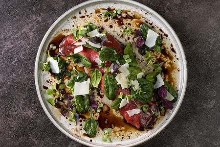 Карпаччо из говядины с трюфельным соусом