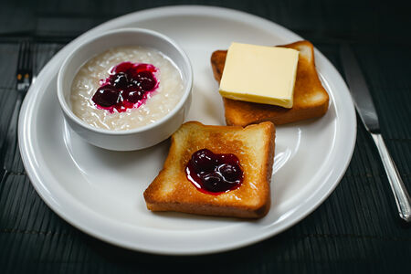 Рисовая с вишневым вареньем