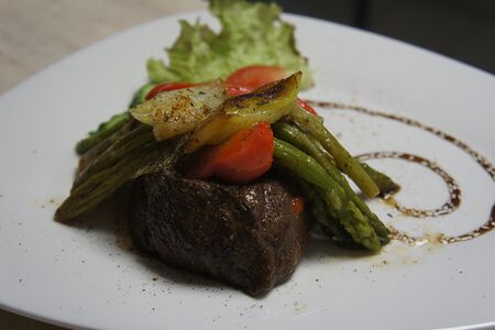 Телятина в белом вине с овощами