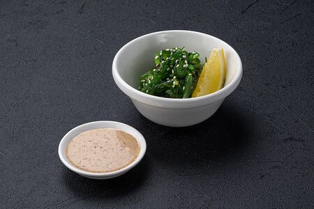 Чука салат с ореховым соусом гамадари